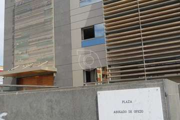 Concentración a las puertas de los juzgados de Telde por una ley antiokupas/TA.